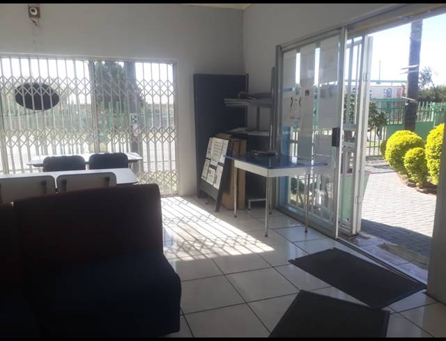 362M² BUSINESS FOR SALE IN RUSTENBURG NORTH